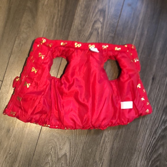 Red puffy baby vest 6-9 months - Picture 4 of 6